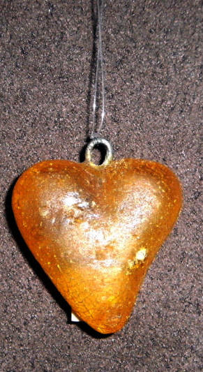 amuleto Bellucci cuore di ambra