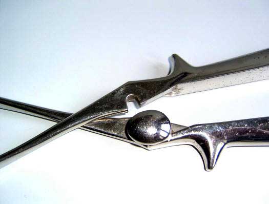 Naegelei's closing forceps