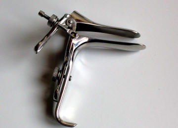 Graves vaginal speculum for virgin