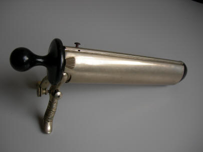 three valves vaginal speculum